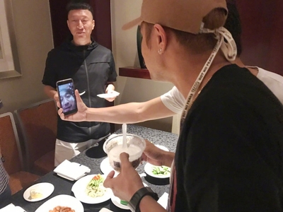 極限男人幫為羅志祥慶生 六個(gè)男人進(jìn)入瘋狂自拍模式